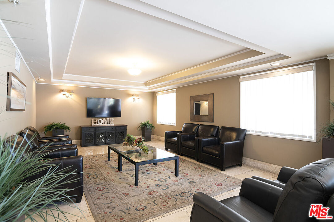 620 S Gramercy Pl Unit: 439