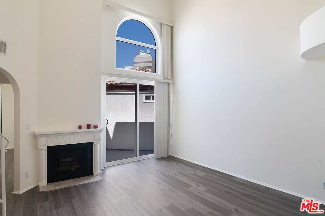 620 S Gramercy Pl Unit: 439