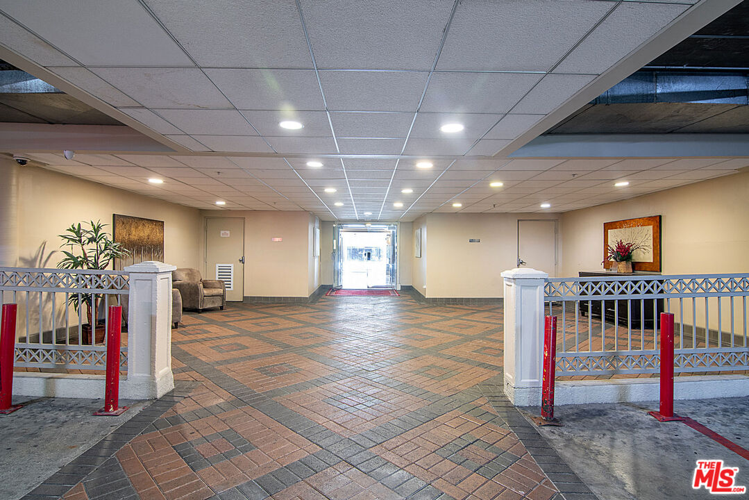 620 S Gramercy Pl Unit: 439