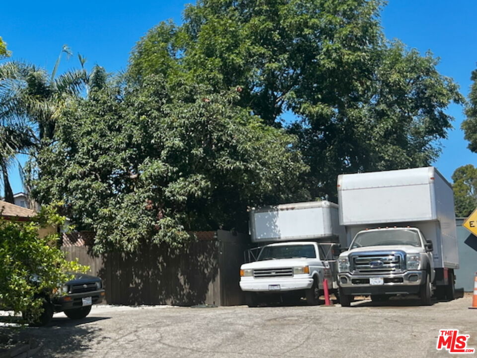3491 Butler Ave