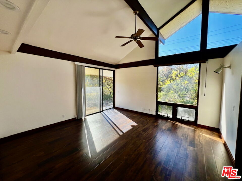 1011 El Segundo Dr