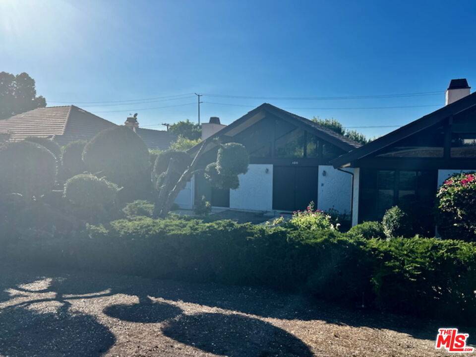 1011 El Segundo Dr