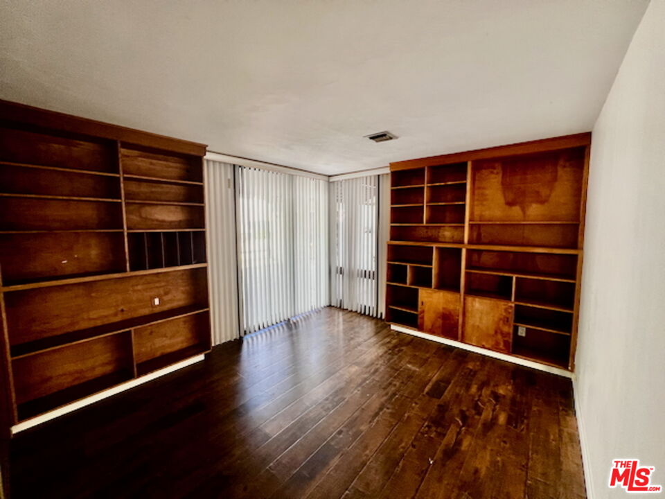 1011 El Segundo Dr