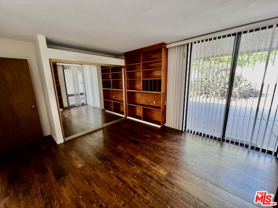 1011 El Segundo Dr