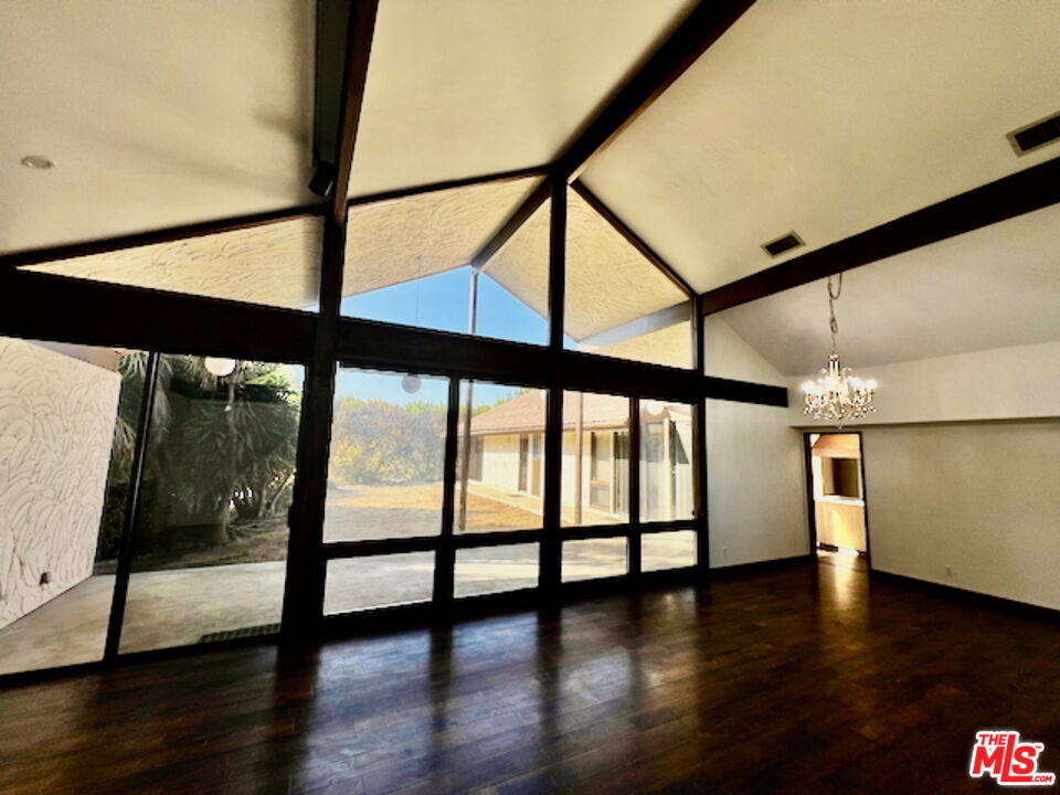 1011 El Segundo Dr