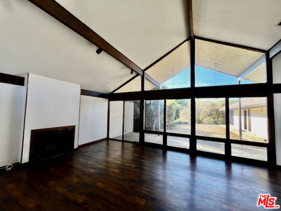 1011 El Segundo Dr