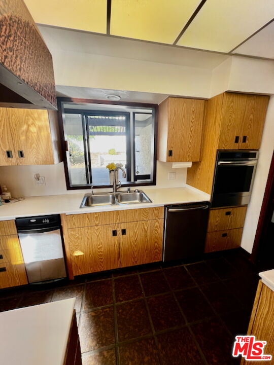 1011 El Segundo Dr