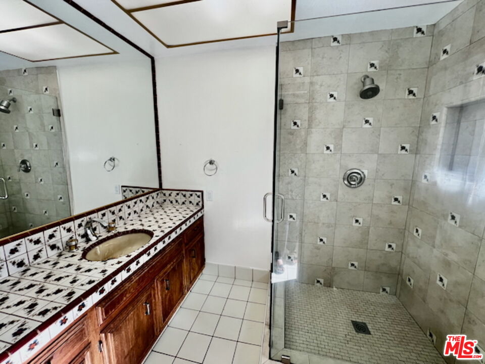1011 El Segundo Dr