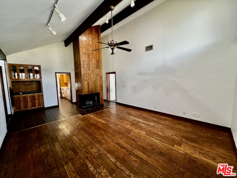 1011 El Segundo Dr