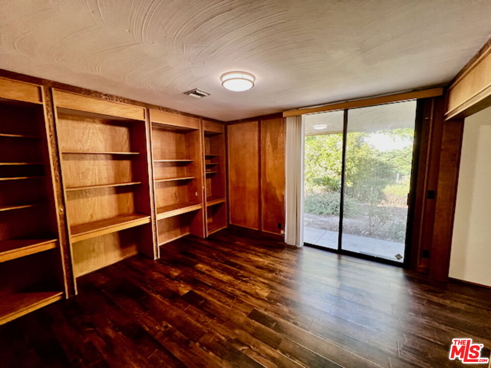1011 El Segundo Dr