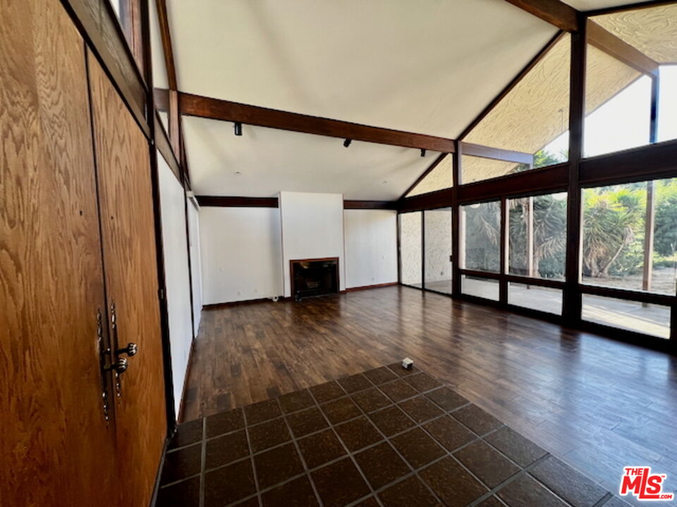 1011 El Segundo Dr