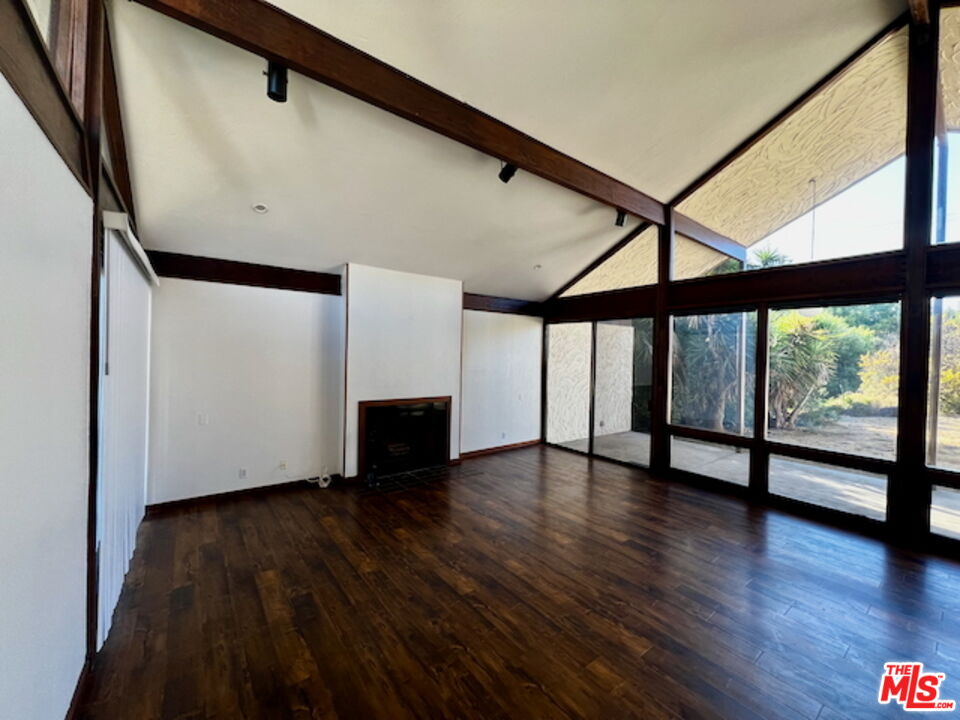 1011 El Segundo Dr