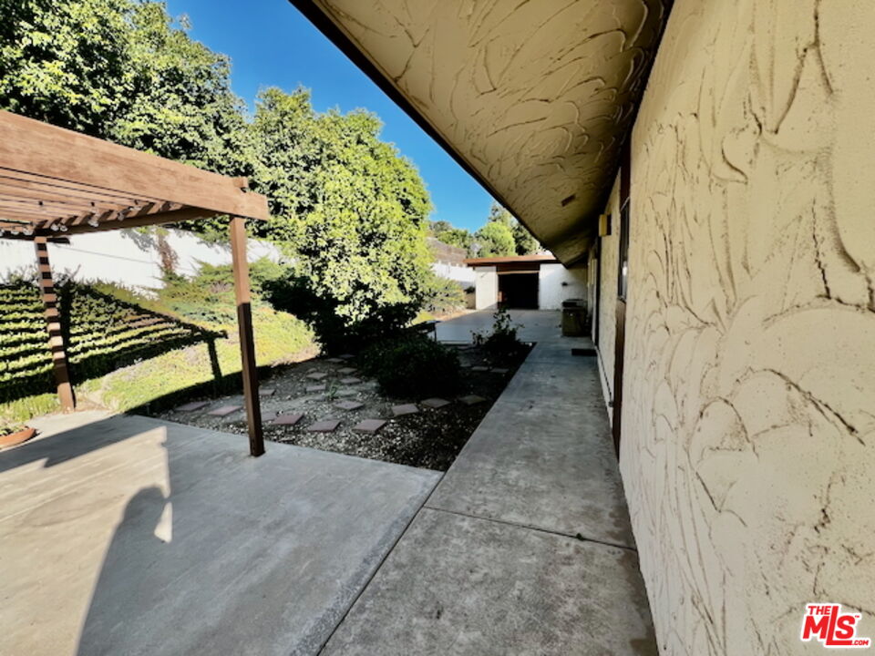 1011 El Segundo Dr