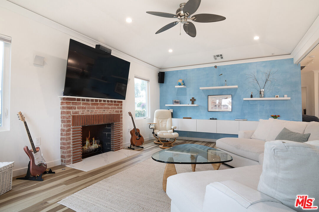 441 W Ellis Ave