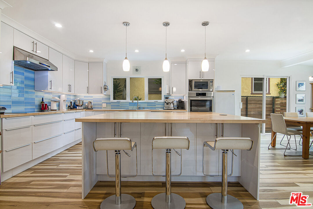 441 W Ellis Ave