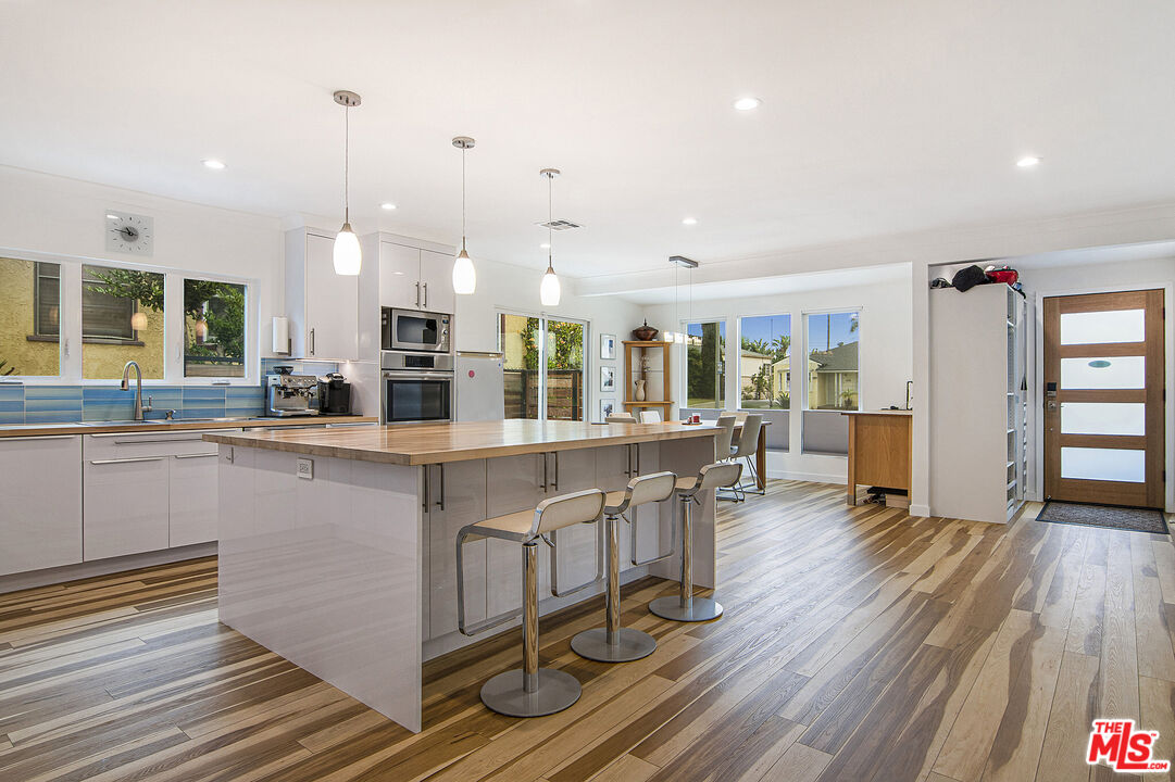 441 W Ellis Ave