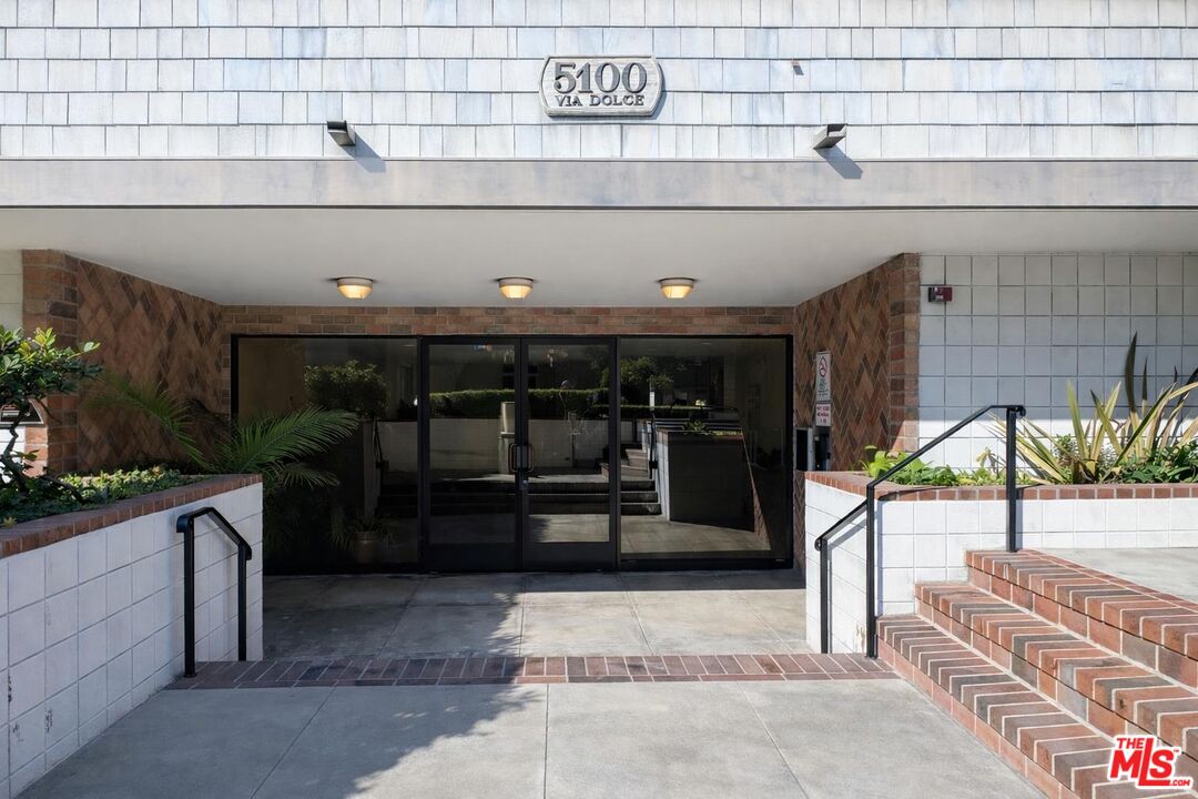 5100 Via Dolce Unit: 305