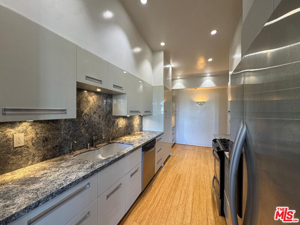 5100 Via Dolce Unit: 305