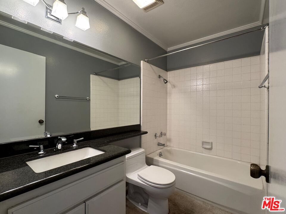 5100 Via Dolce Unit: 305