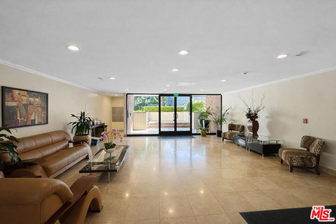 5100 Via Dolce Unit: 305