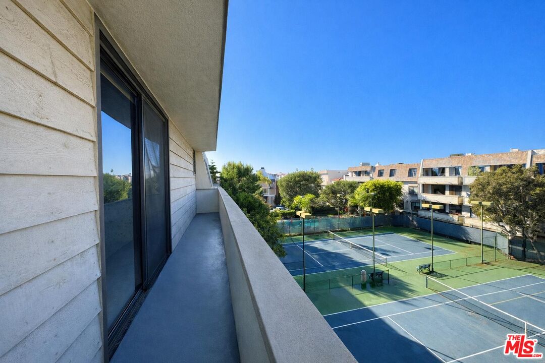 5100 Via Dolce Unit: 305