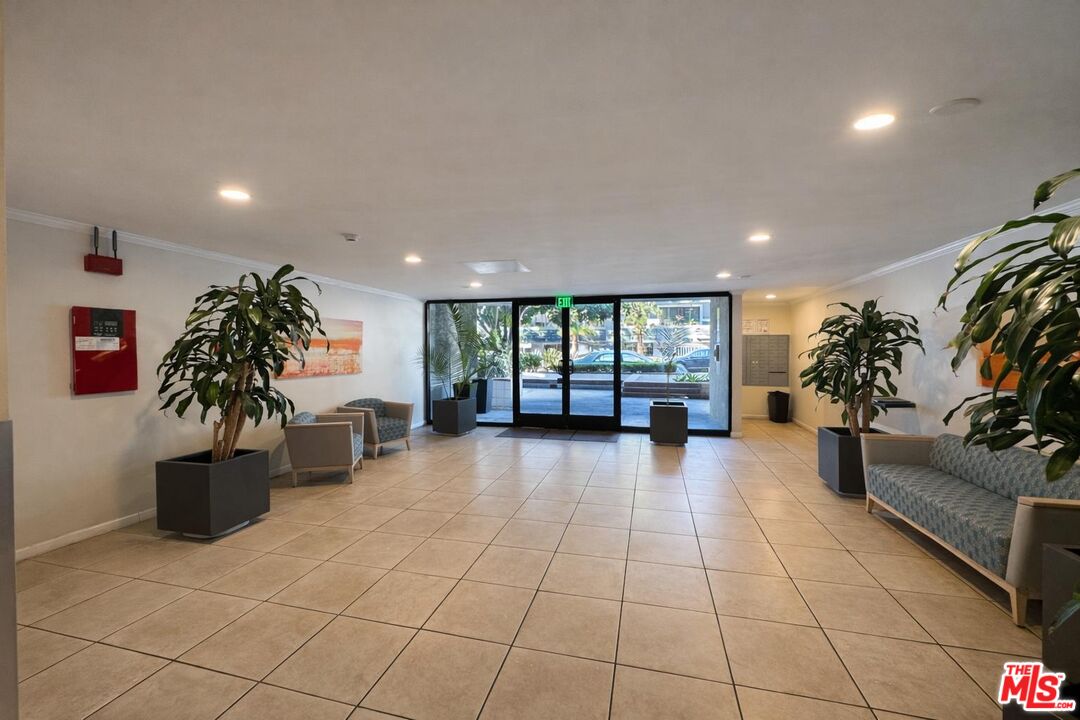 5100 Via Dolce Unit: 305