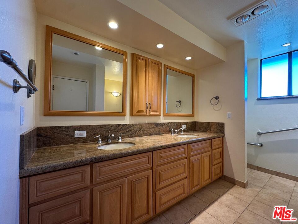 5100 Via Dolce Unit: 305