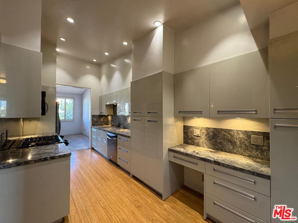 5100 Via Dolce Unit: 305