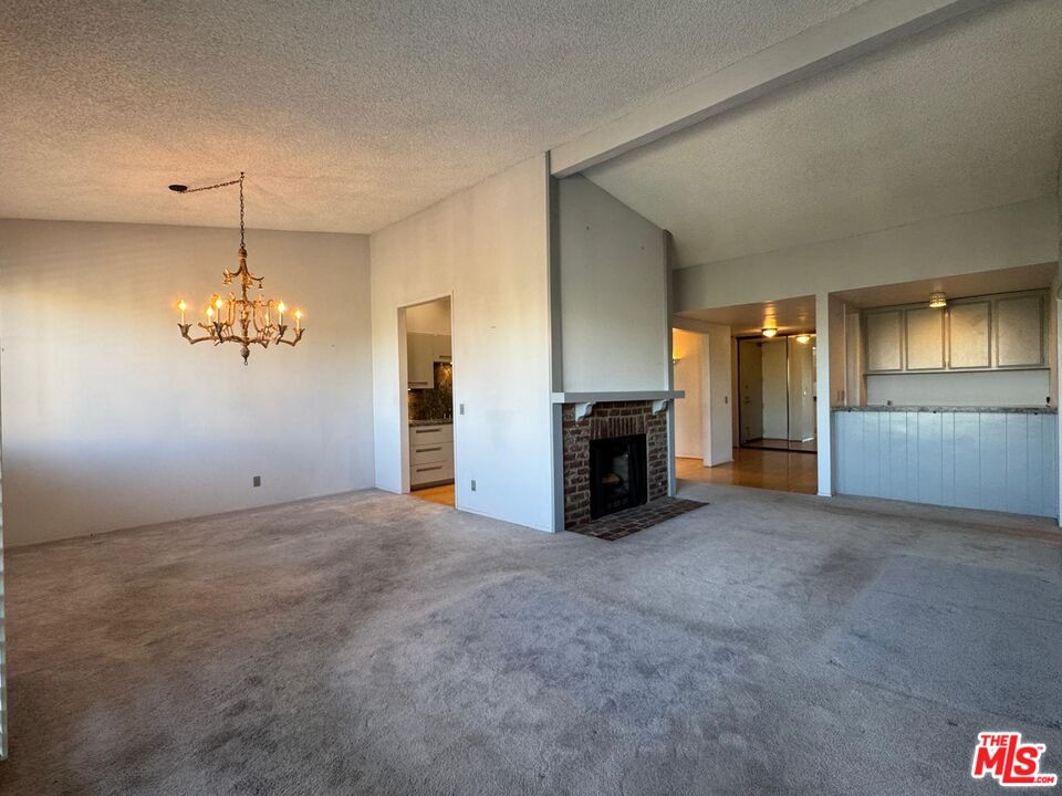 5100 Via Dolce Unit: 305