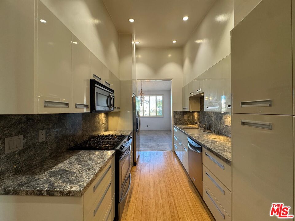 5100 Via Dolce Unit: 305