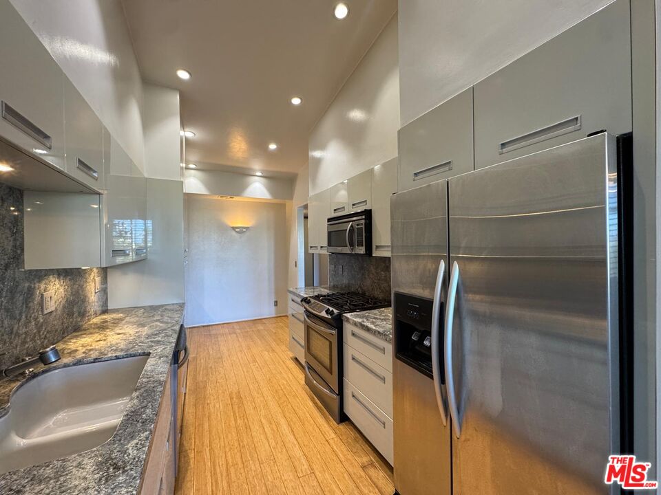 5100 Via Dolce Unit: 305