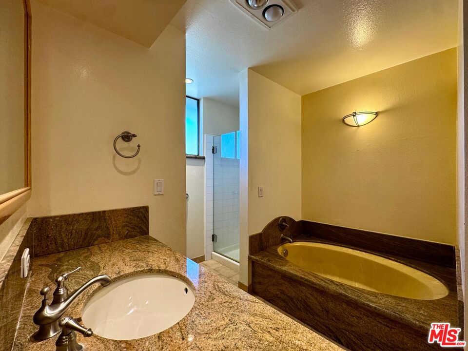 5100 Via Dolce Unit: 305