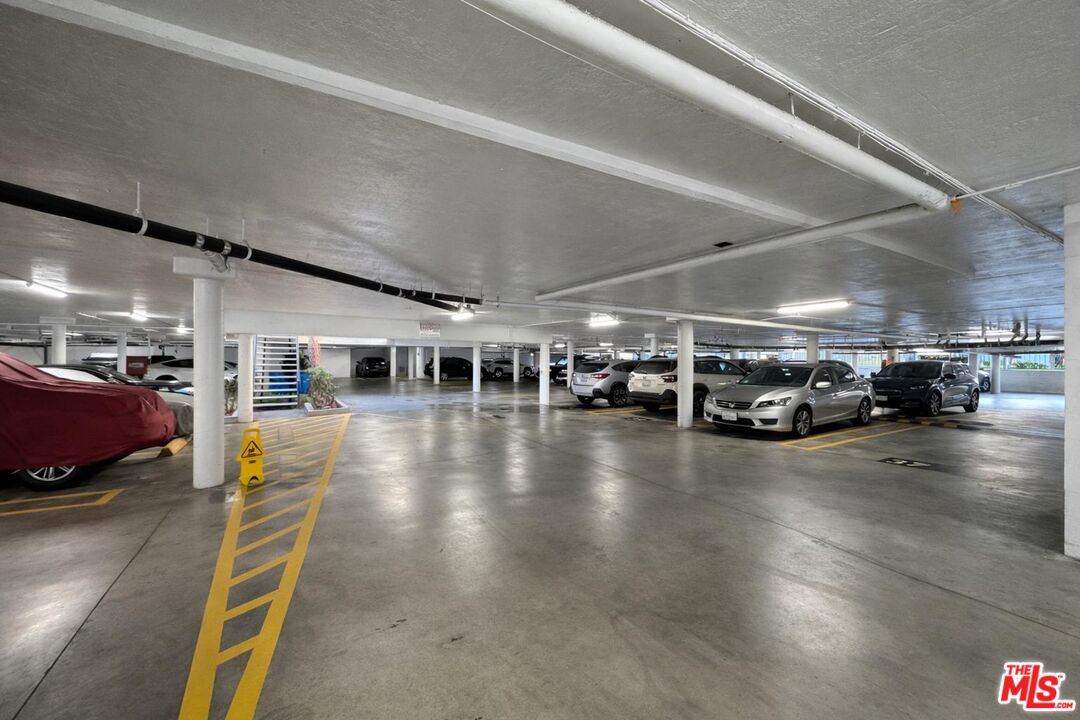 5100 Via Dolce Unit: 305