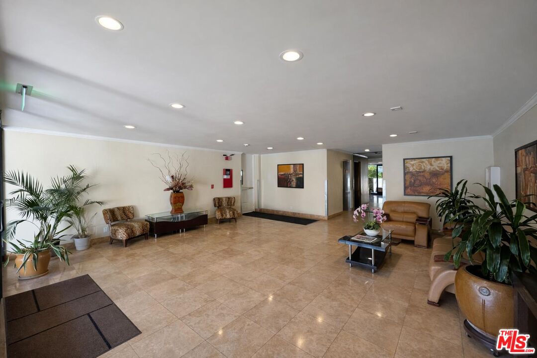 5100 Via Dolce Unit: 305