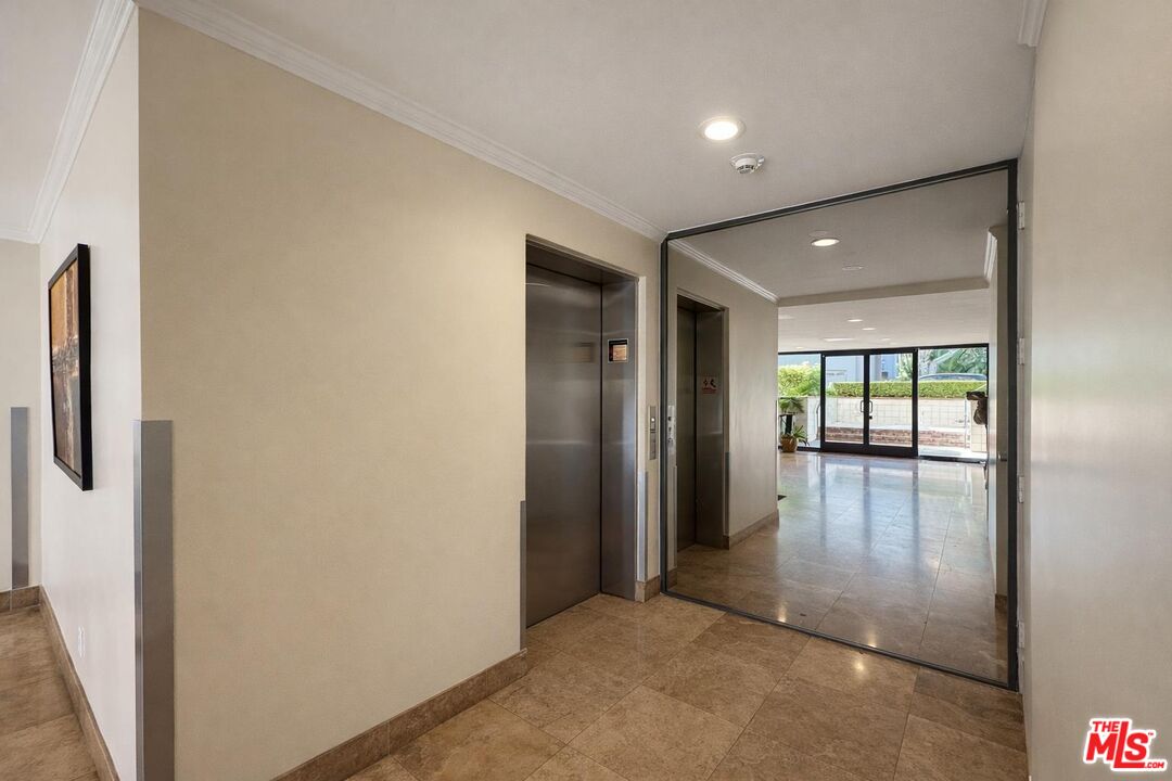 5100 Via Dolce Unit: 305