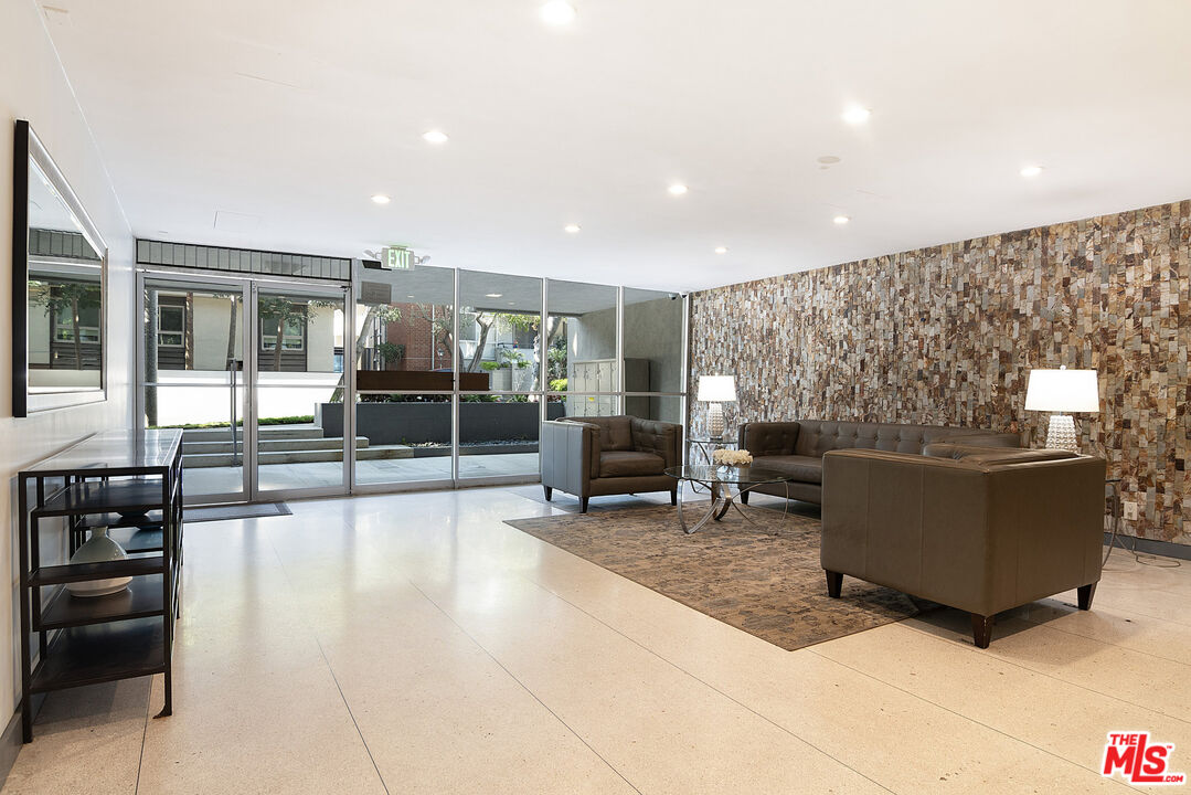 5625 Windsor Way Unit: 107