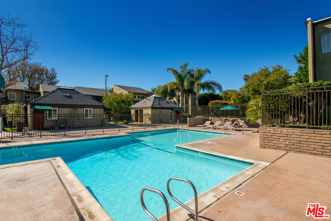 4925 Indian Wood Rd Unit: 474