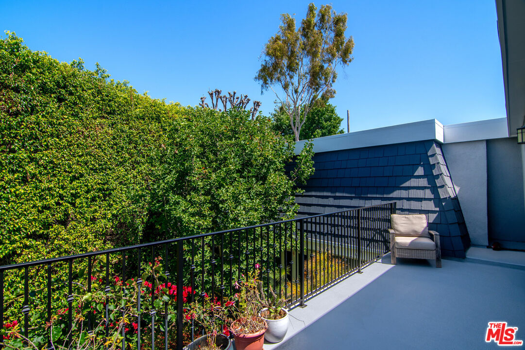 3004 Stoner Ave