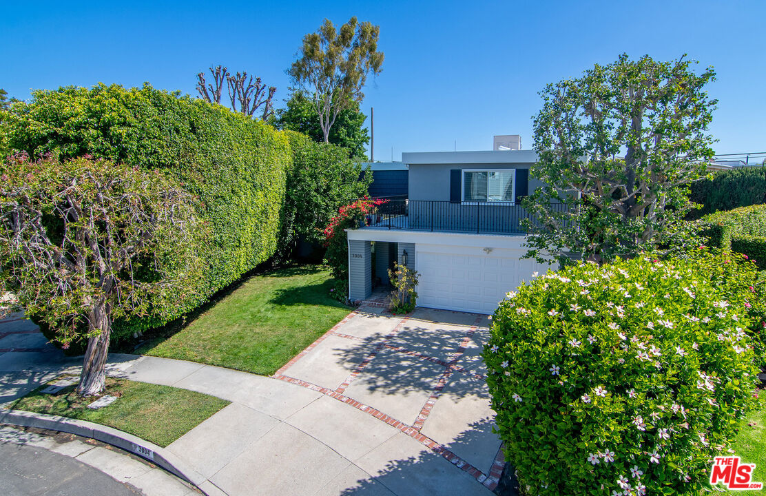 3004 Stoner Ave