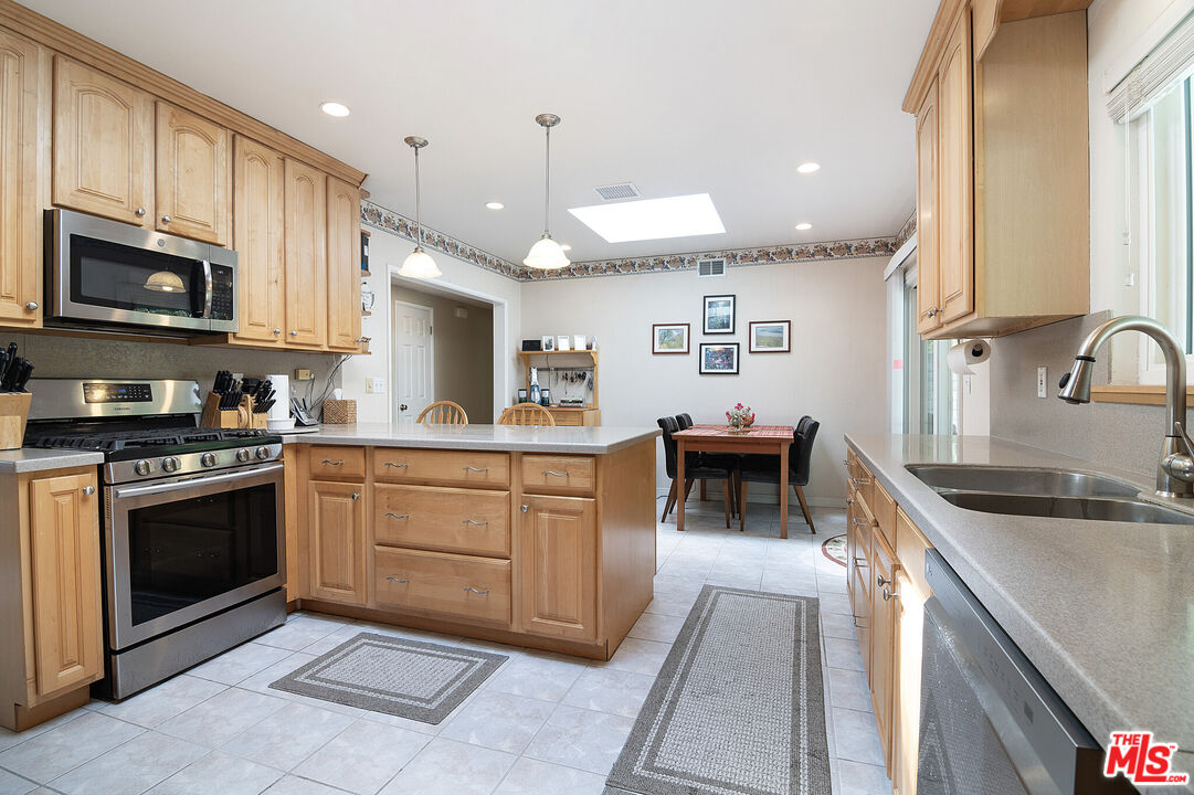 6030 Wright Ter