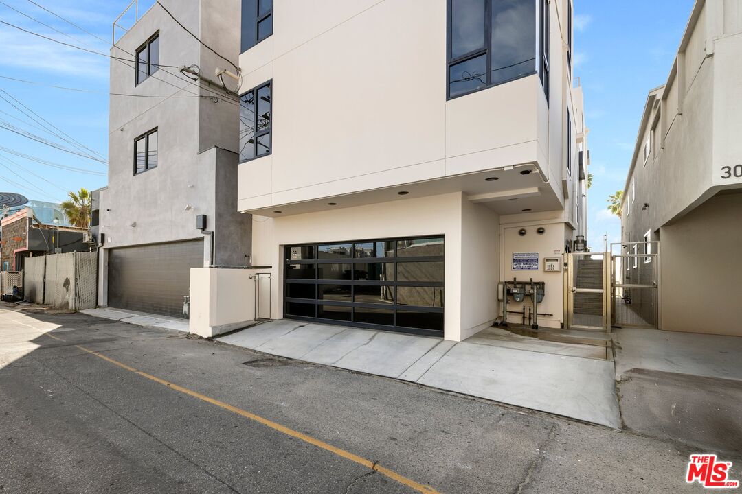 3007 Ocean Front Walk