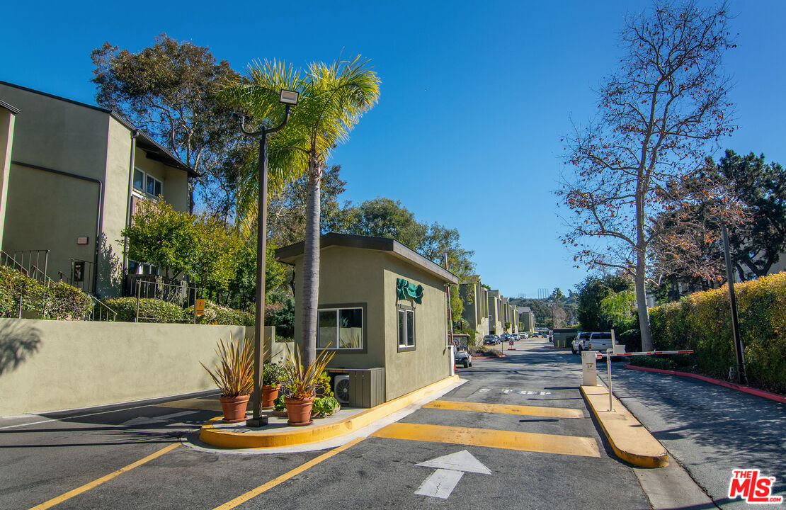 4925 Indian Wood Rd Unit: 474
