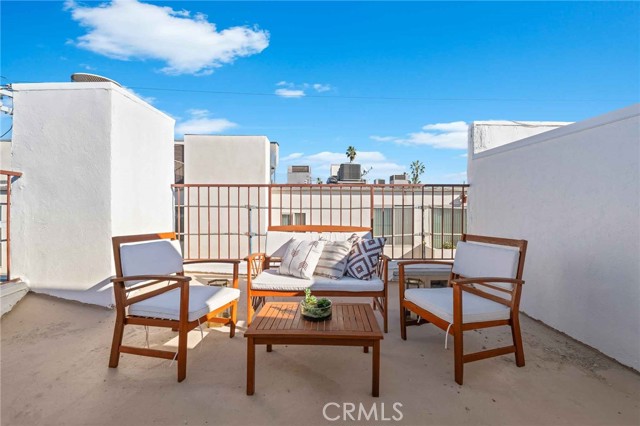 12217 Rochester AVE Unit: 4
