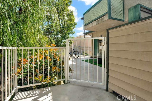 1227 E Carson ST Unit: 1
