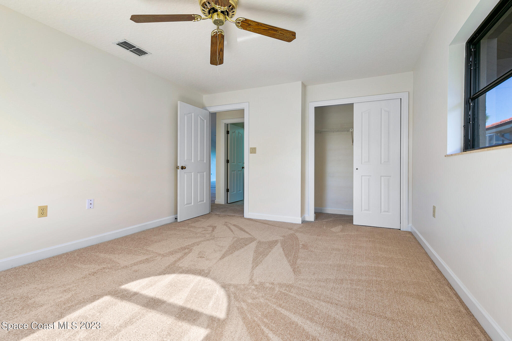 2100 Leeward Lane