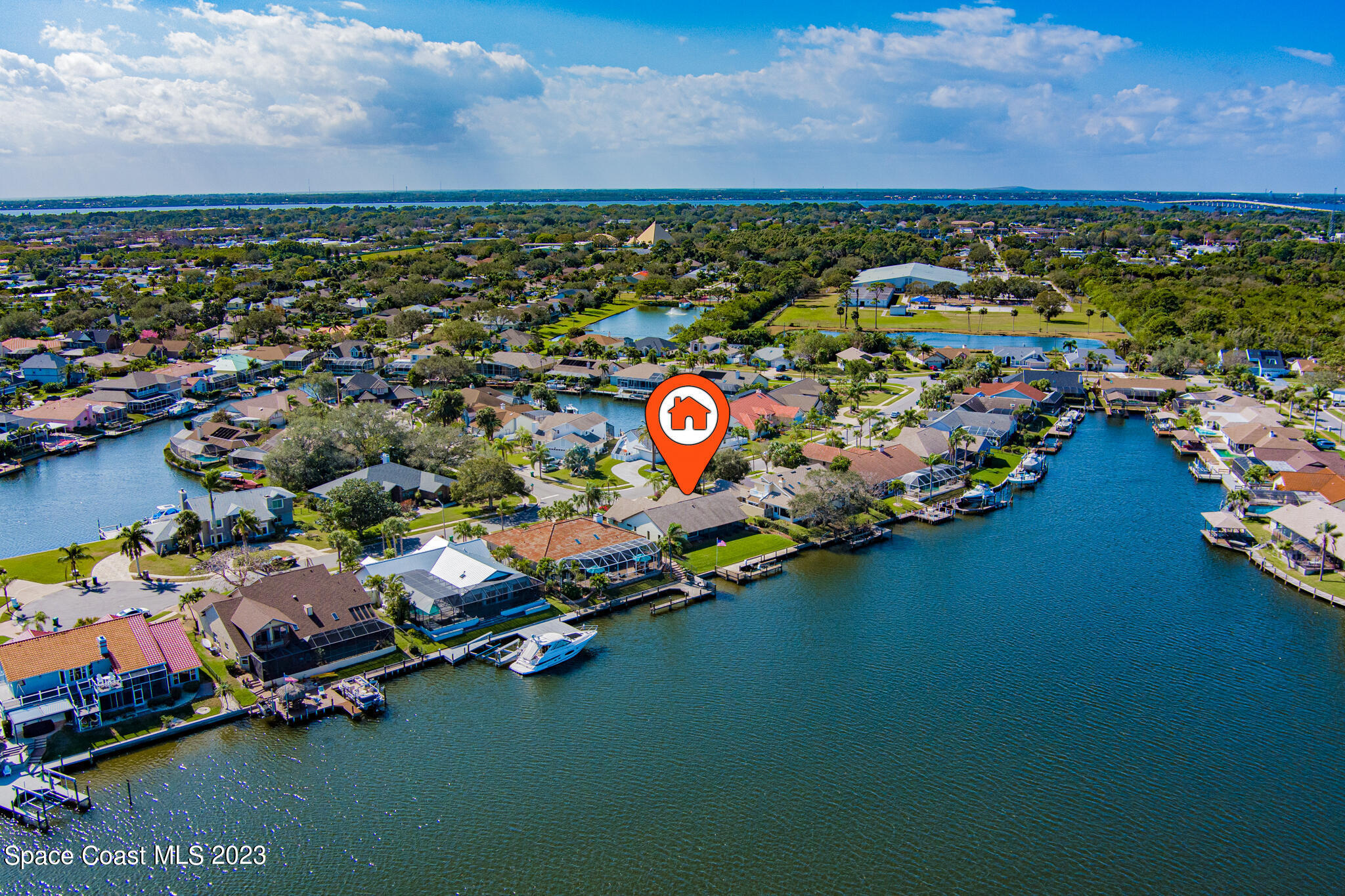 2100 Leeward Lane