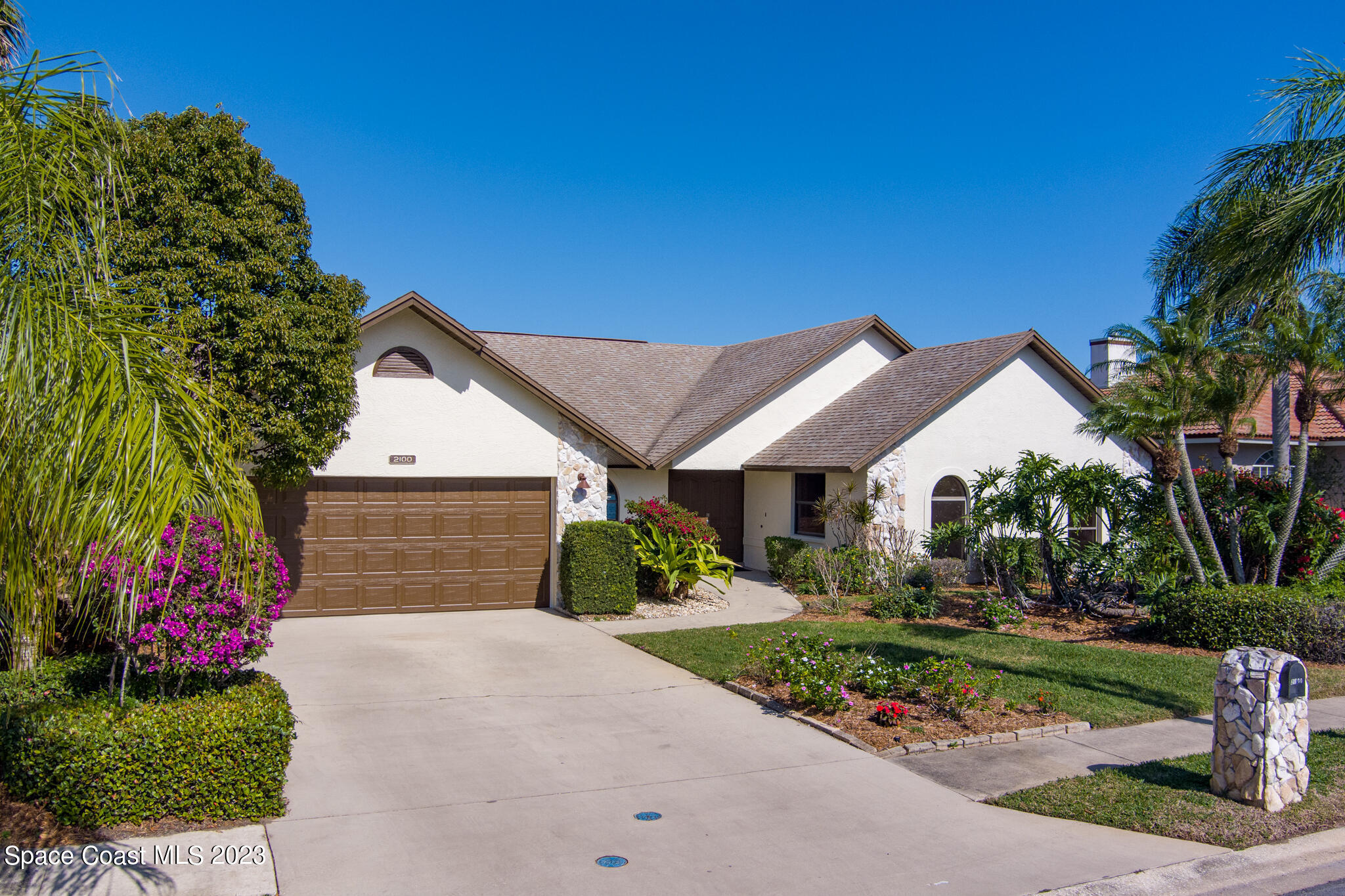 2100 Leeward Lane