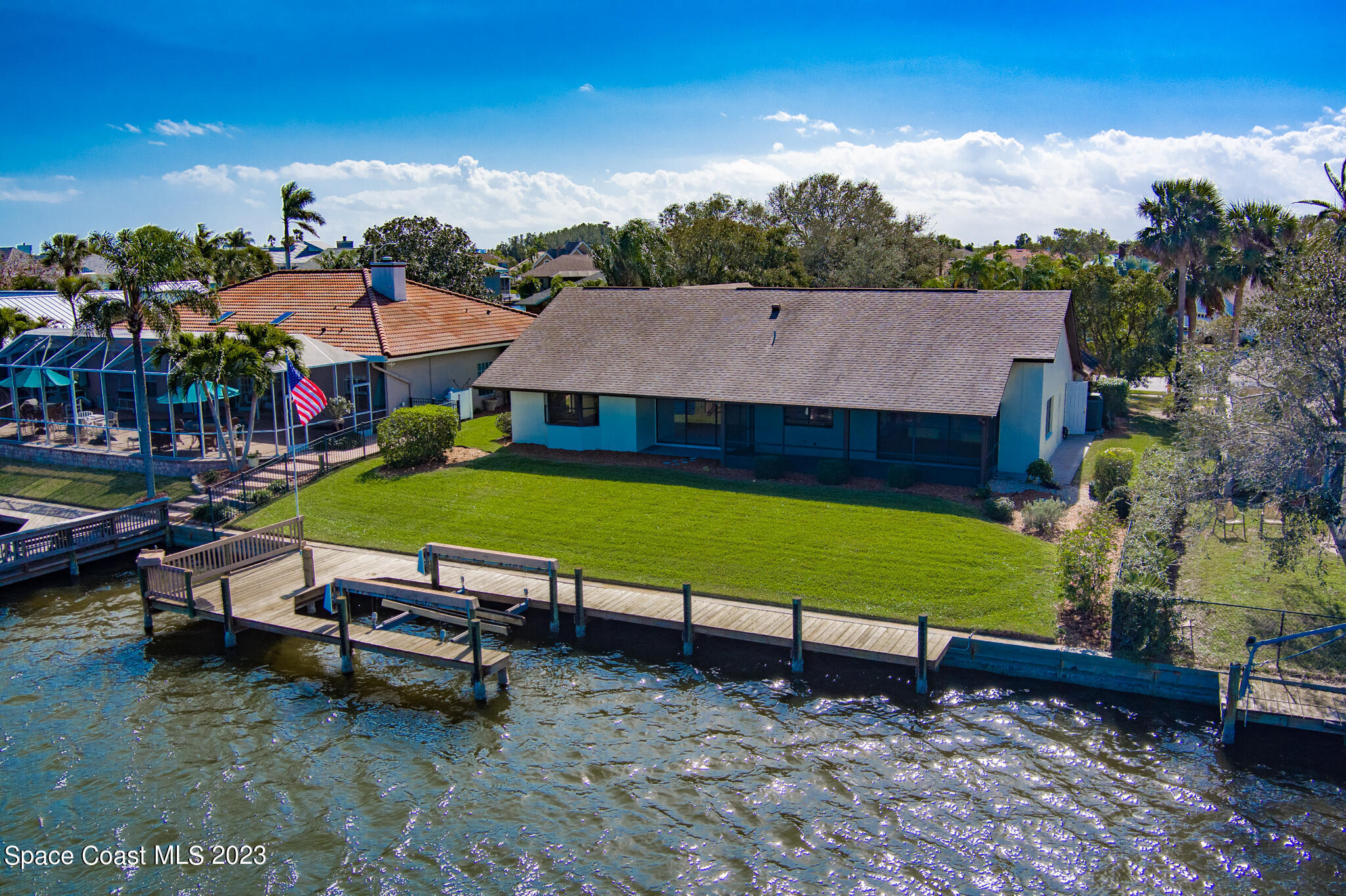 2100 Leeward Lane