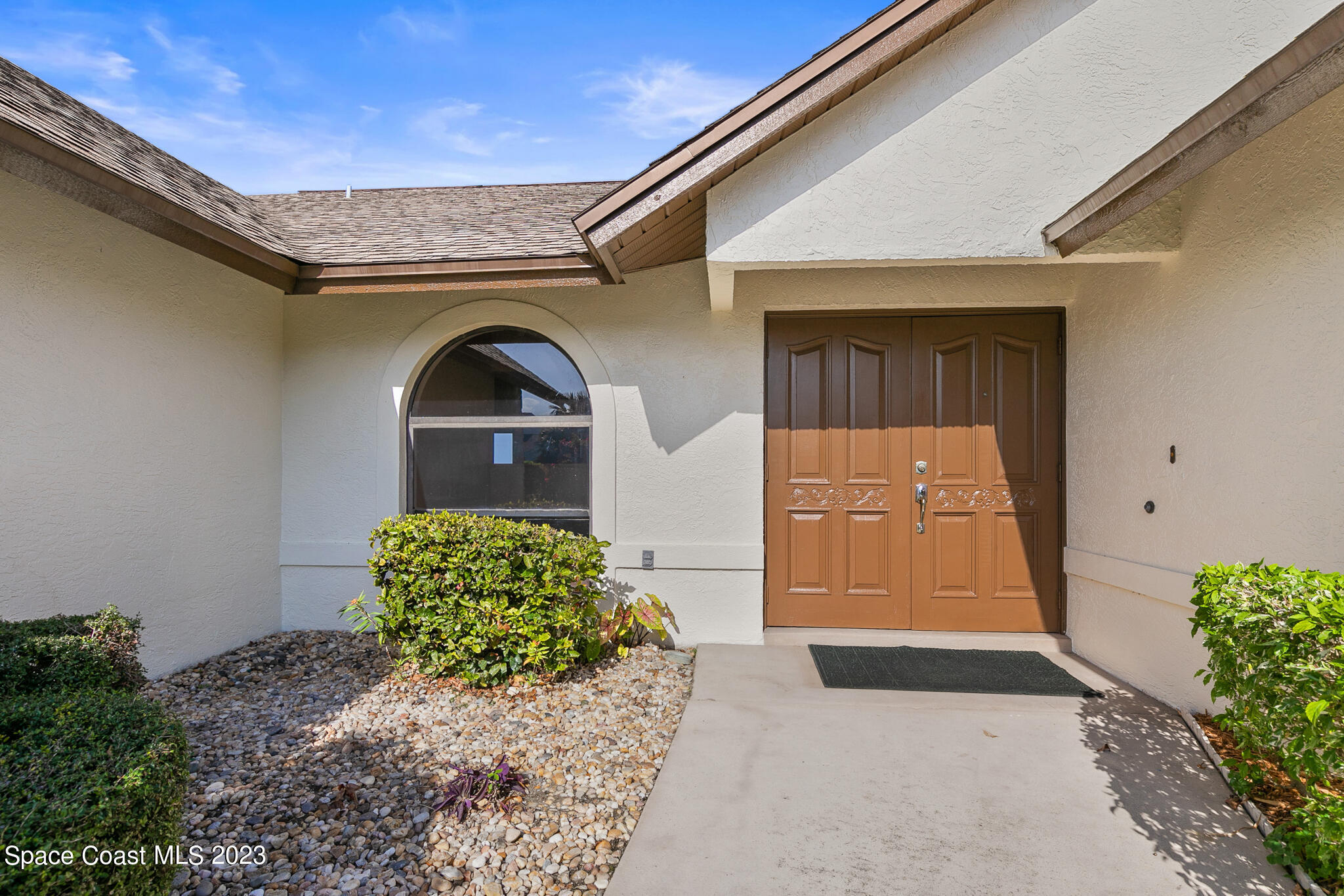 2100 Leeward Lane