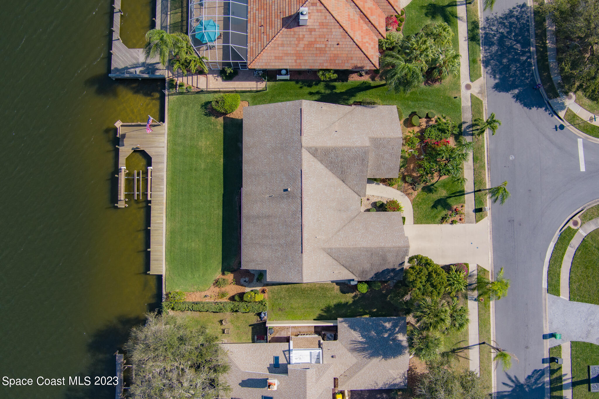 2100 Leeward Lane